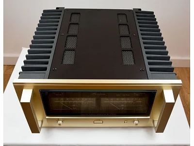 ACCUPHASE P-7300