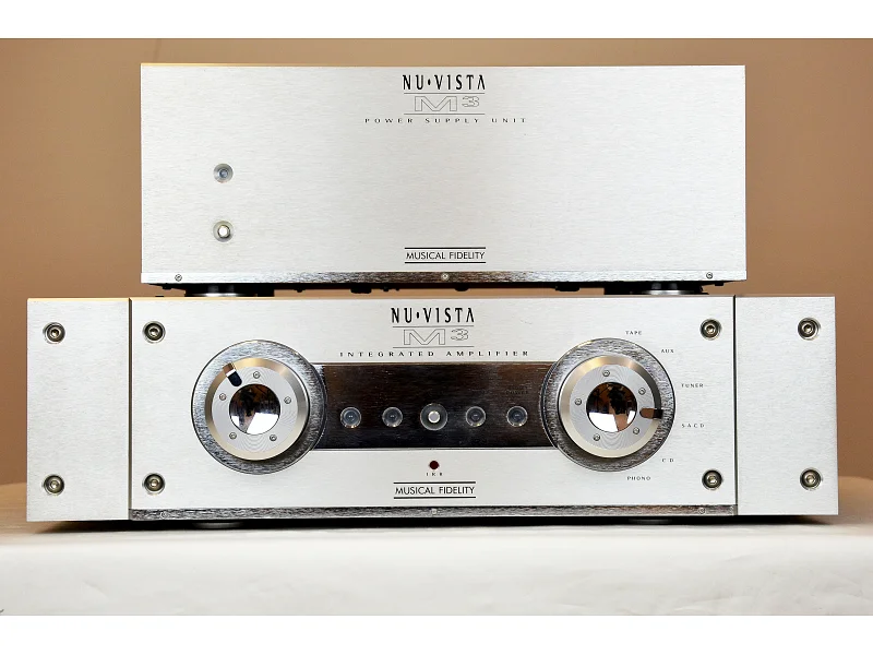 Musical Fidelity MUSICAL FIDELITY NU-VISTA M3 + POWER SUPPLY