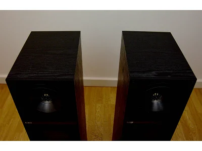 KEF Q700