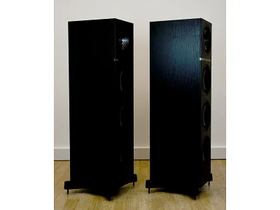 KEF Q700