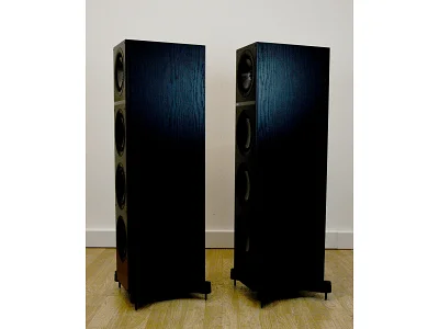 KEF Q700