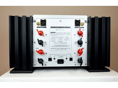 MARK LEVINSON N 332