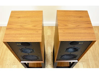 WHARFEDALE LINTON + STAND WHARFEDALE LINTON + STAND